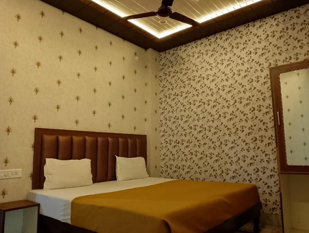 Varuna Palace Varanasi , Near Mandir & Ghat'S מראה חיצוני תמונה