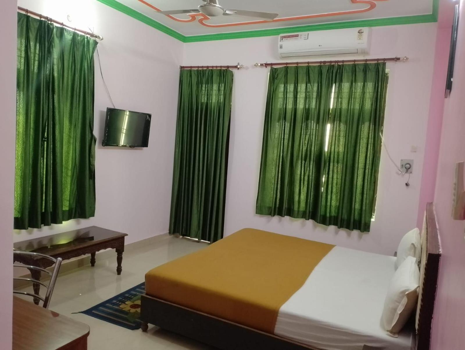 Varuna Palace Varanasi , Near Mandir & Ghat'S מראה חיצוני תמונה